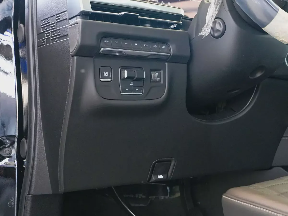 2025 ESCALADE SPORT PLATINUM CAPTAIN SEATS SUV BRAND NEW 0KM-16-16