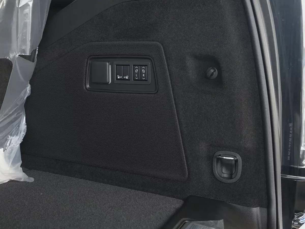 2025 ESCALADE SPORT PLATINUM CAPTAIN SEATS SUV BRAND NEW 0KM-17-17