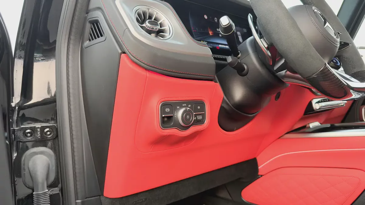 2026 Mercedes-Benz AMG G 63 4.0L AT Petrol (Carbon Fiber In & Out) GCC Specs (Black-Red)-11-11