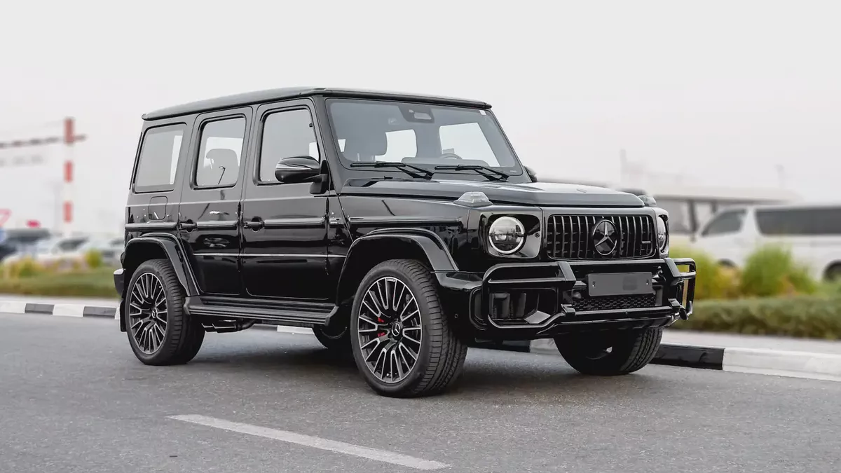 2026 Mercedes-Benz AMG G 63 4.0L AT Petrol (Carbon Fiber In & Out) GCC Specs (Black-Red)