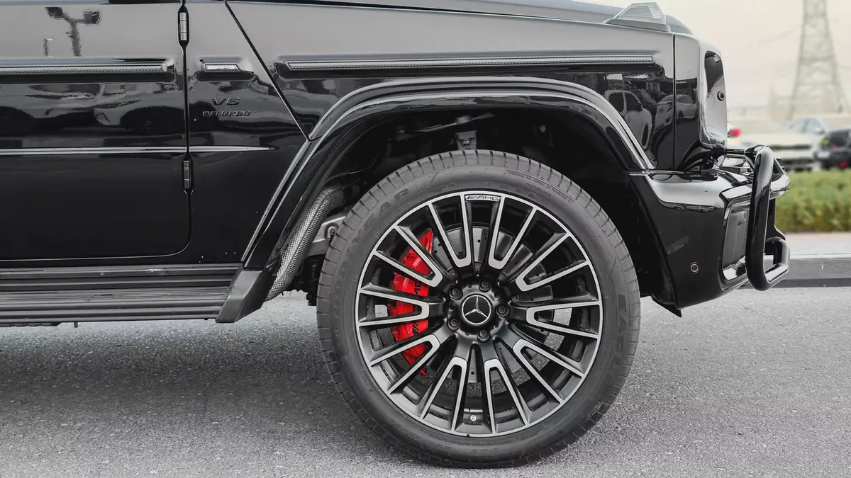 2026 Mercedes-Benz AMG G 63 4.0L AT Petrol (Carbon Fiber In & Out) GCC Specs (Black-Red)-4-4