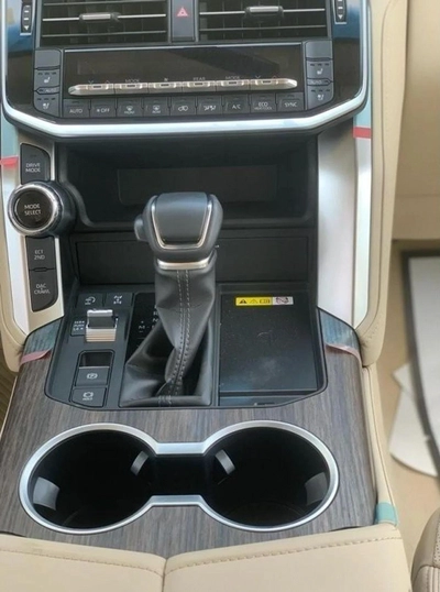 Toyota Land Cruiser VX-4