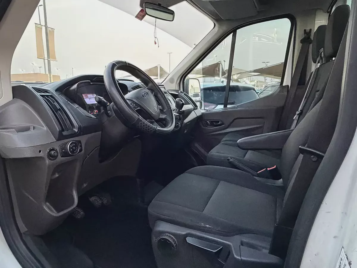 Ford Transit 2022 White Pickup-9-9