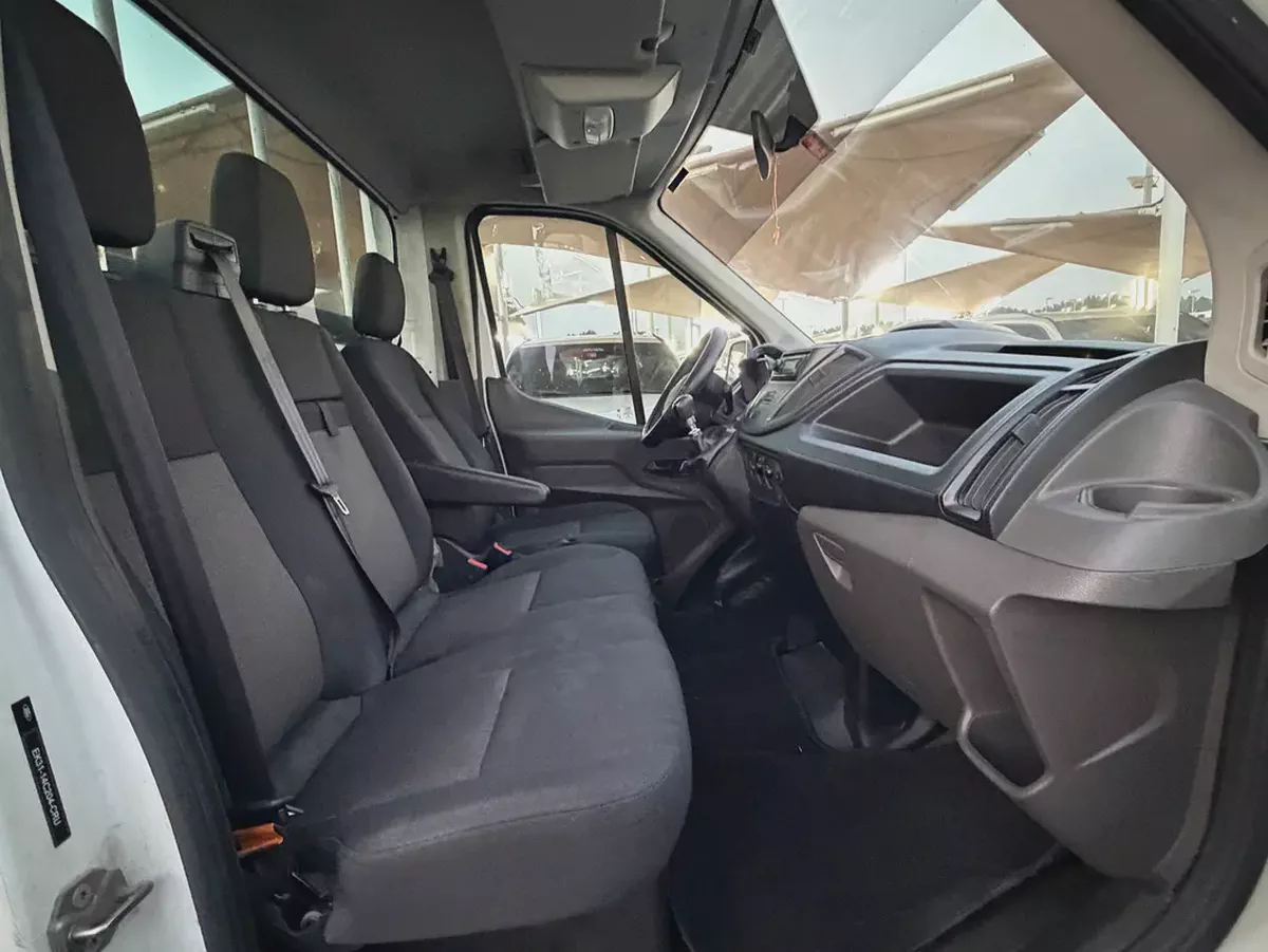 Ford Transit 2022 White Pickup-12-12