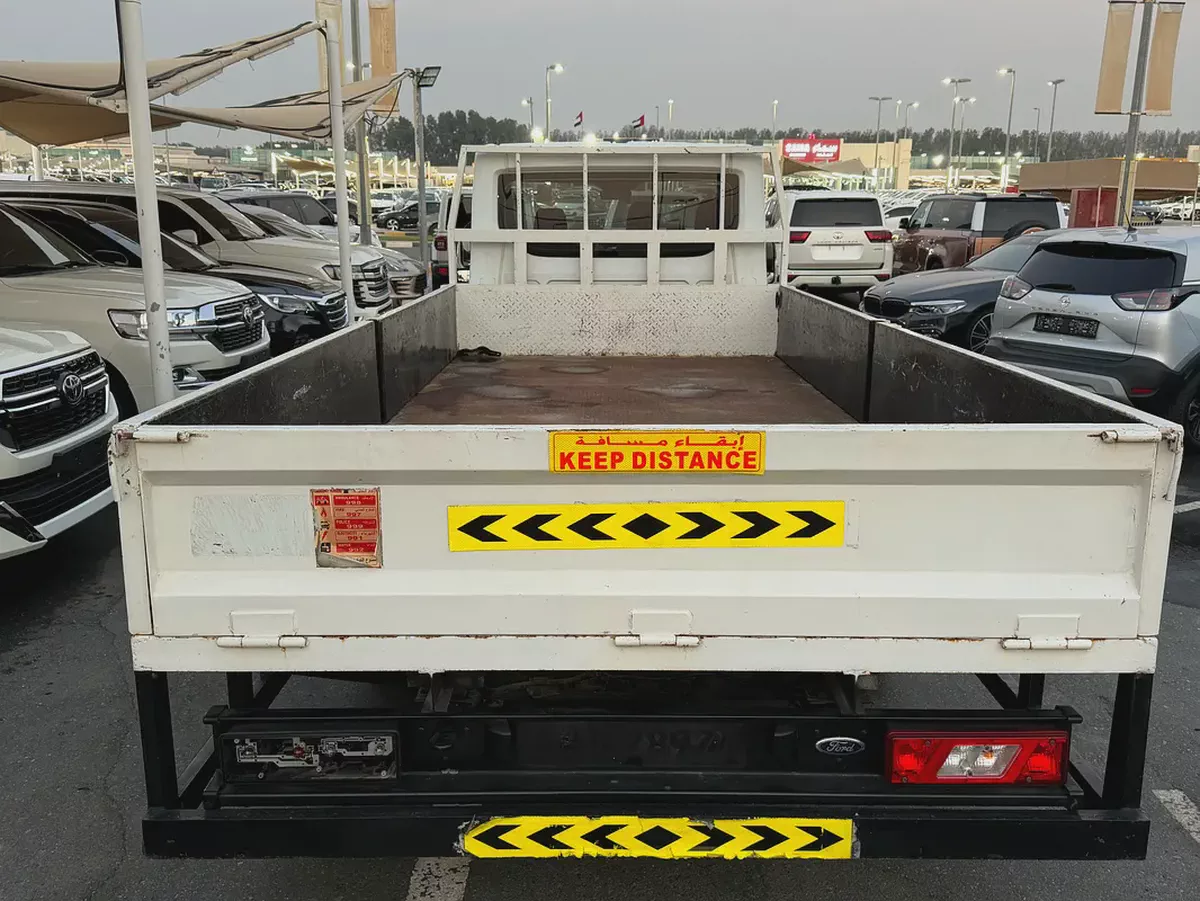 Ford Transit 2022 White Pickup-5-5