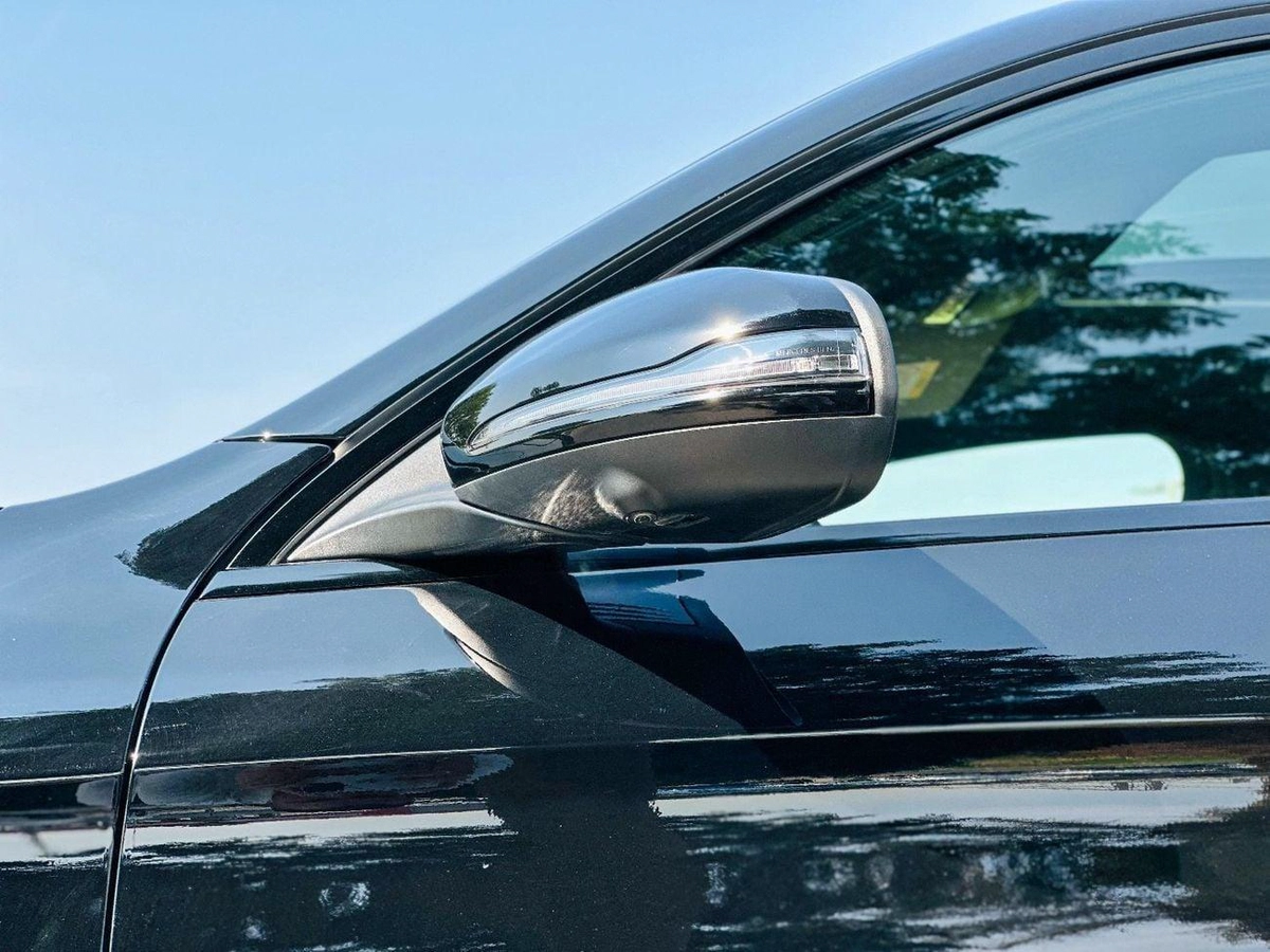 Mercedes Benz GLC250 AMG 2.0L-11-0
