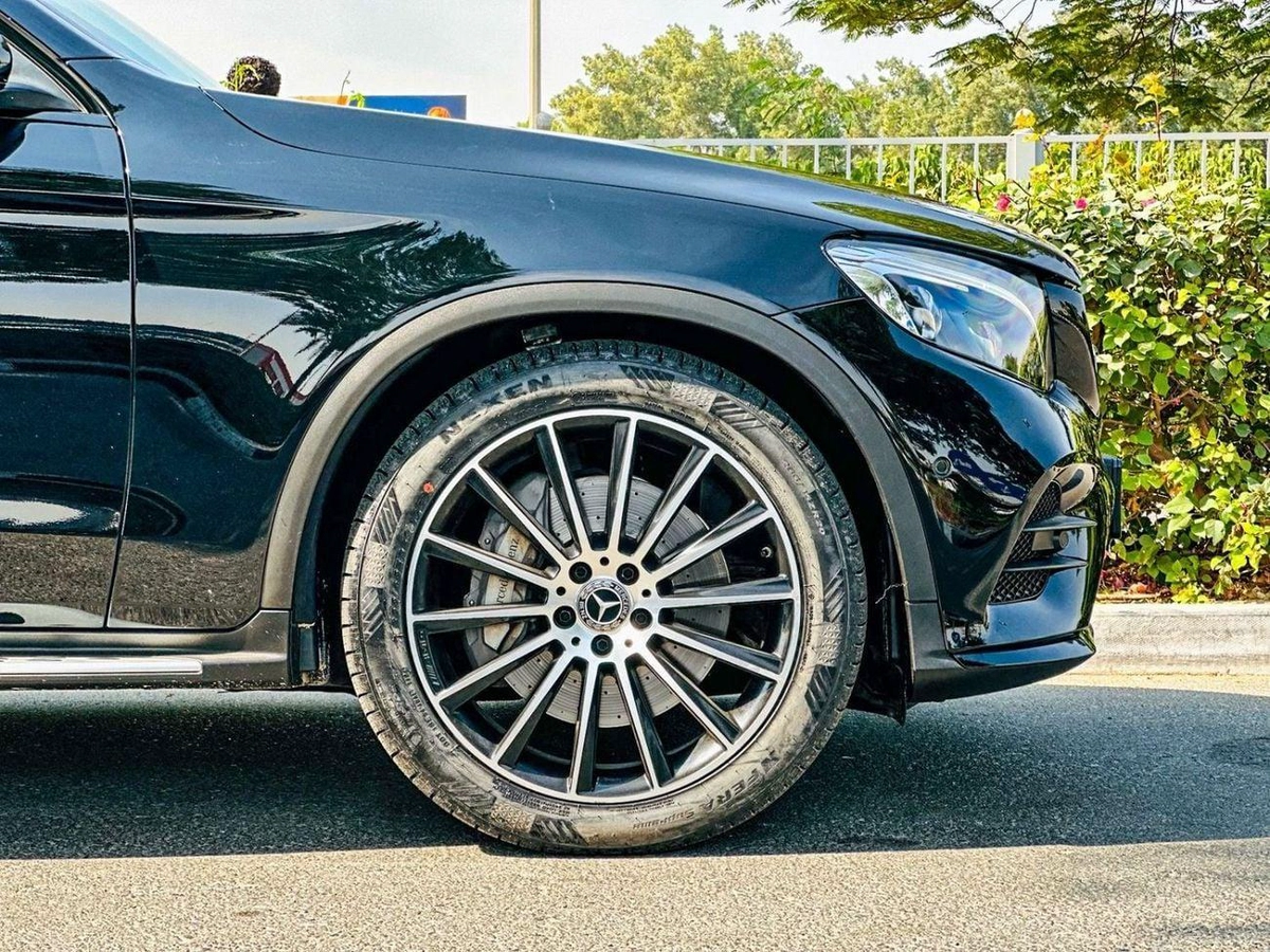 Mercedes Benz GLC250 AMG 2.0L-1-0