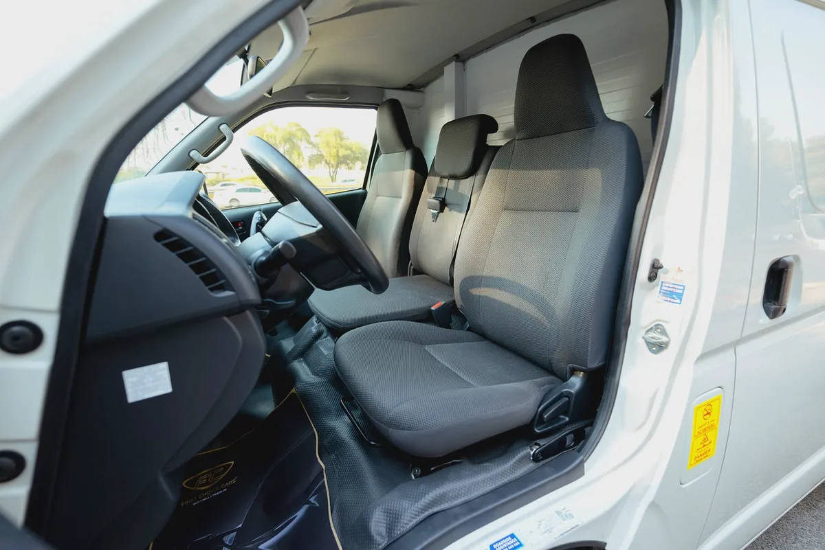 Hiace Standard Roof | Chiller Van | GCC Specs | Ref#T30461-9-9