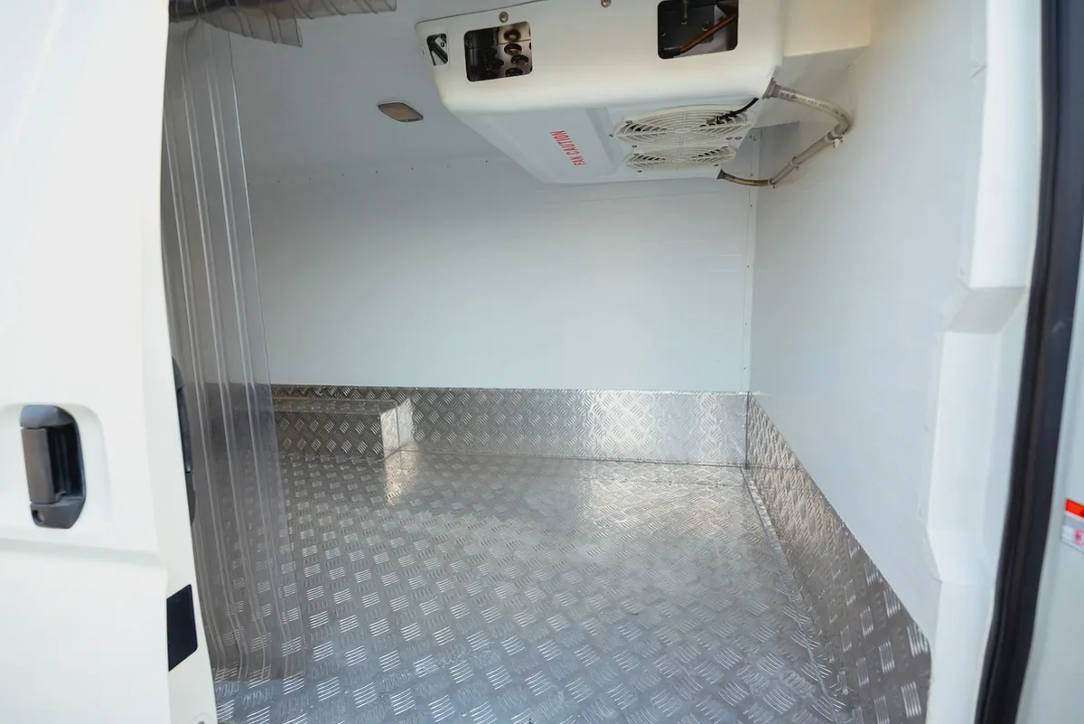 Hiace Standard Roof | Chiller Van | GCC Specs | Ref#T30461-8-8