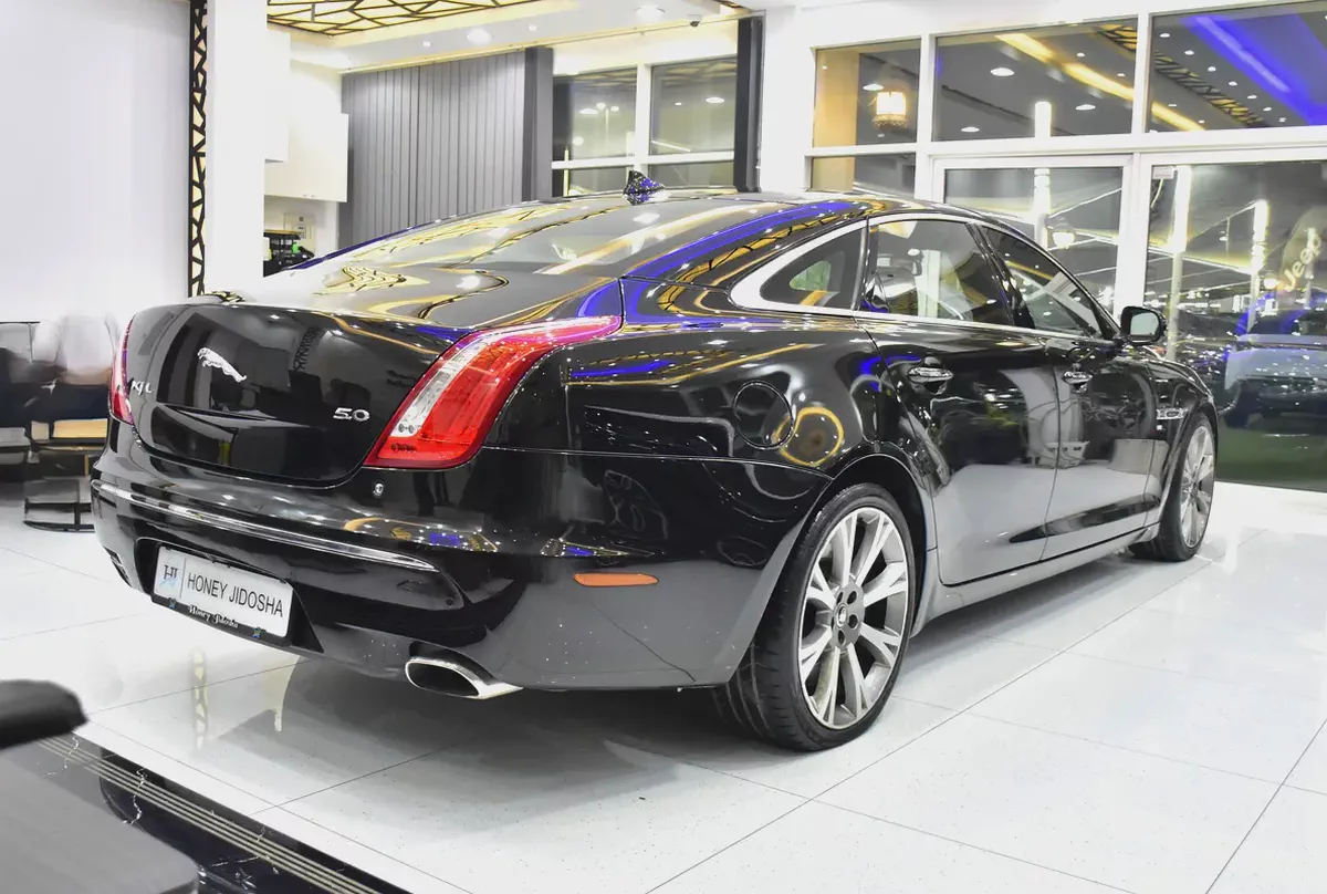 EXCELLENT DEAL for our Jaguar XJ L 5.0 ( 2013 Model ) in Black Color GCC Specs-5-5