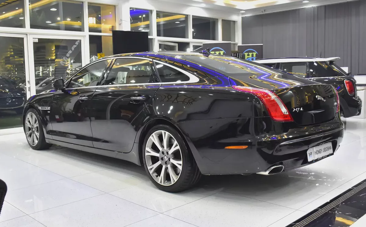 EXCELLENT DEAL for our Jaguar XJ L 5.0 ( 2013 Model ) in Black Color GCC Specs-6-6