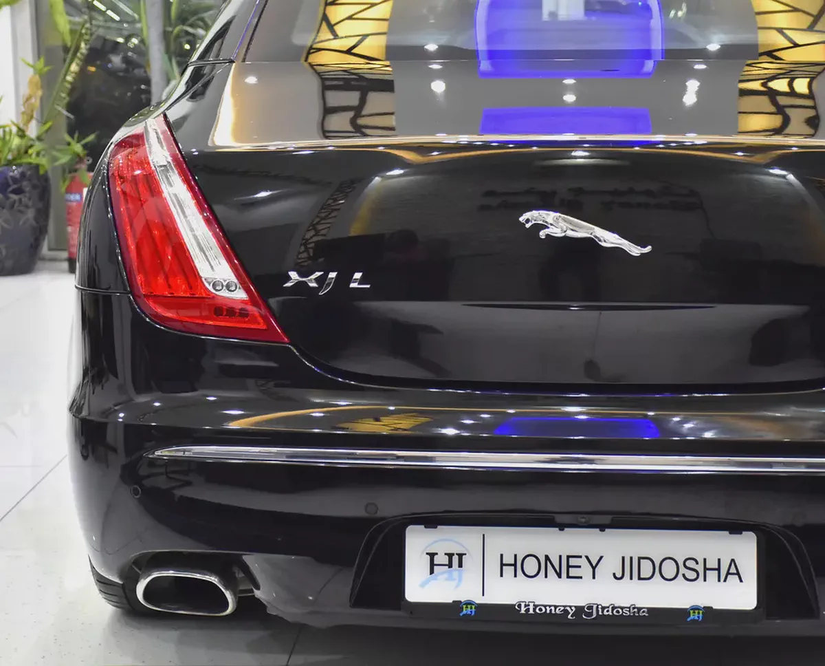 EXCELLENT DEAL for our Jaguar XJ L 5.0 ( 2013 Model ) in Black Color GCC Specs-7-7
