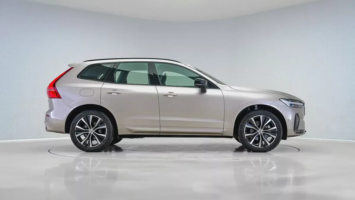 2024 Volvo XC60 B5 Ultimate Dark | GCC Specs |Volvo Active Warranty January 2028-2-2