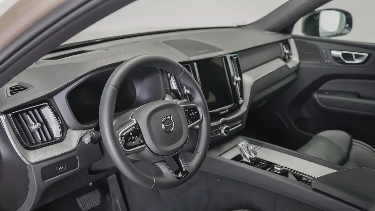 2024 Volvo XC60 B5 Ultimate Dark | GCC Specs |Volvo Active Warranty January 2028-3-3