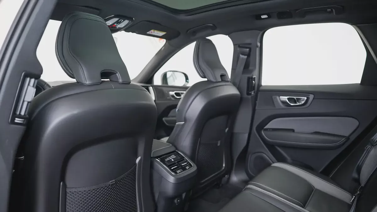 2024 Volvo XC60 B5 Ultimate Dark | GCC Specs |Volvo Active Warranty January 2028-4-4