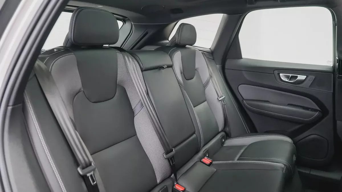 2024 Volvo XC60 B5 Ultimate Dark | GCC Specs |Volvo Active Warranty January 2028-6-6