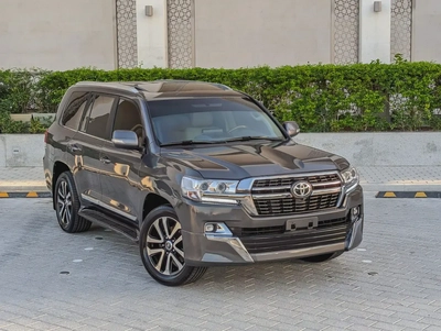 TOYOTA LAND CRUISER 2018 GXR TOP V8 5.7L GCC IN EXCELLENT CONDITION-0