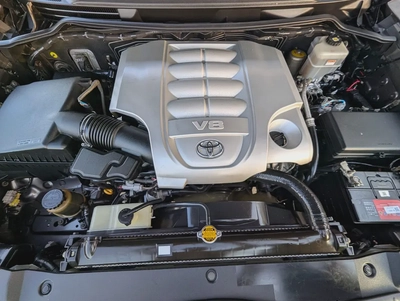 TOYOTA LAND CRUISER 2018 GXR TOP V8 5.7L GCC IN EXCELLENT CONDITION-11