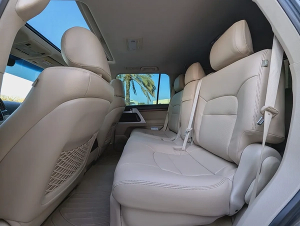 TOYOTA LAND CRUISER 2018 GXR TOP V8 5.7L GCC IN EXCELLENT CONDITION