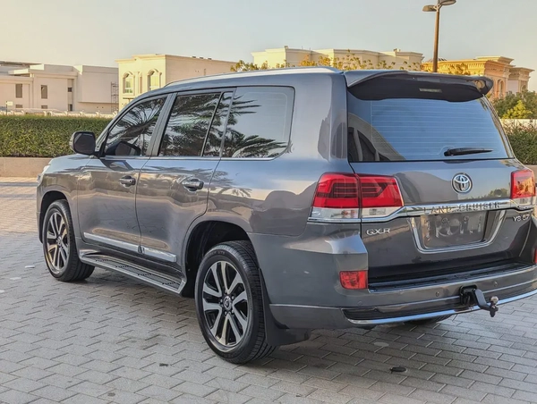 TOYOTA LAND CRUISER 2018 GXR TOP V8 5.7L GCC IN EXCELLENT CONDITION