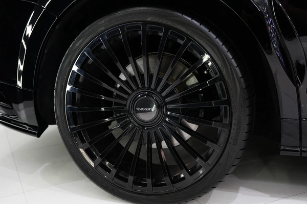Rolls-Royce Cullinan Black Badge Mansory