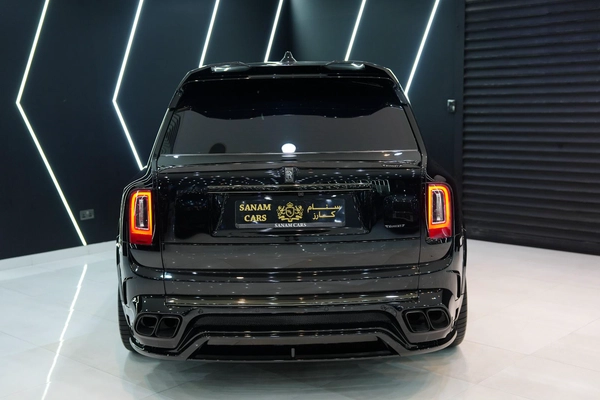 Rolls-Royce Cullinan Black Badge Mansory