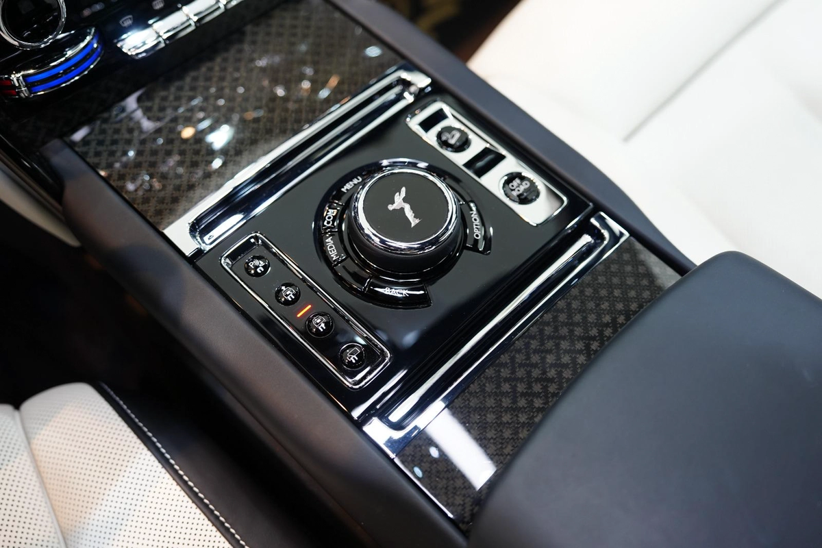 Rolls-Royce Cullinan Black Badge Mansory-11-11