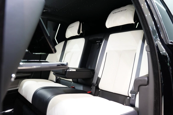 Rolls-Royce Cullinan Black Badge Mansory