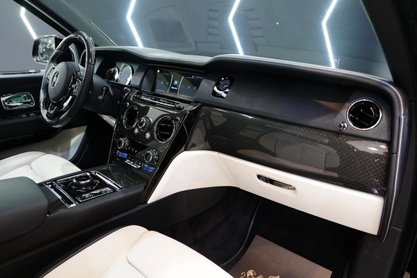 Rolls-Royce Cullinan Black Badge Mansory