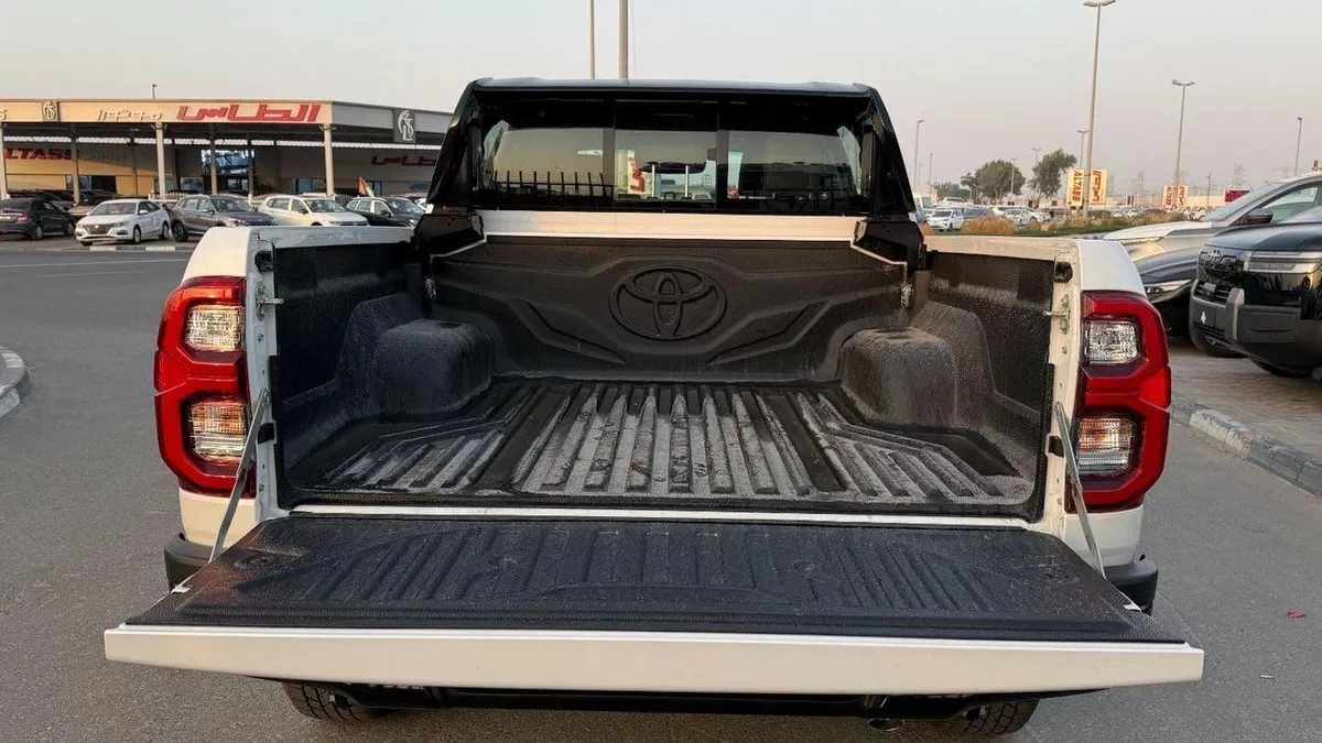 Toyota Hilux GR Sport 4.0L - Toyota Hilux - 2025 – 4.0L V6 4x4 (GCC)-16-0