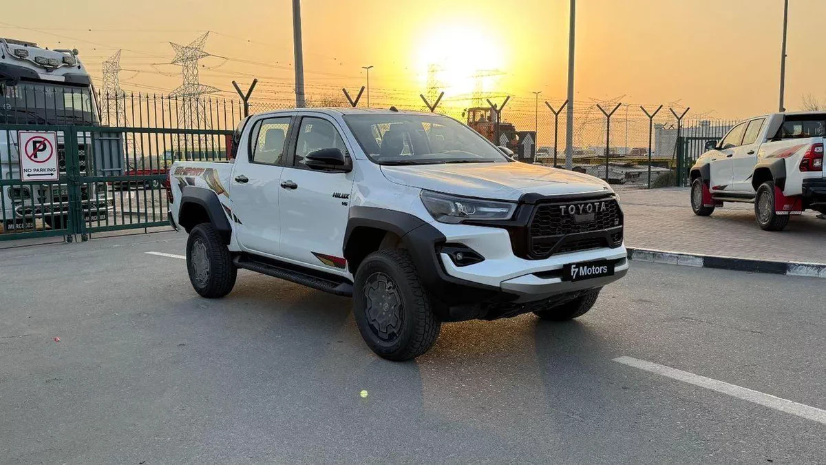 Toyota Hilux GR Sport 4.0L - Toyota Hilux - 2025 – 4.0L V6 4x4 (GCC)