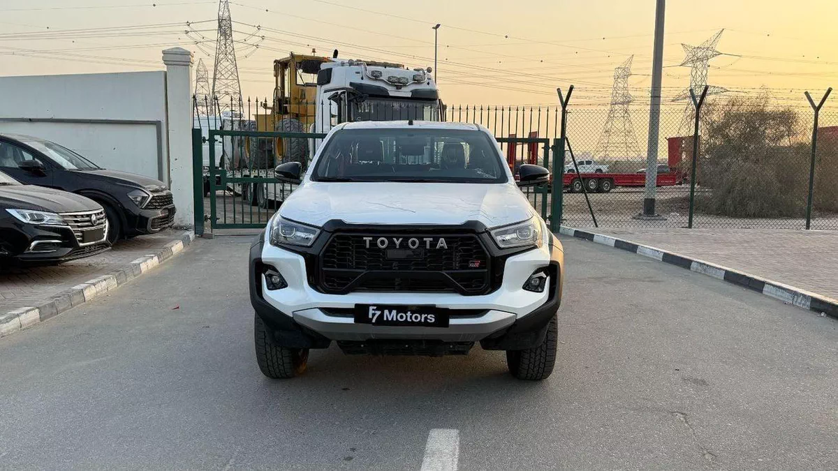 Toyota Hilux GR Sport 4.0L - Toyota Hilux - 2025 – 4.0L V6 4x4 (GCC)-1-0