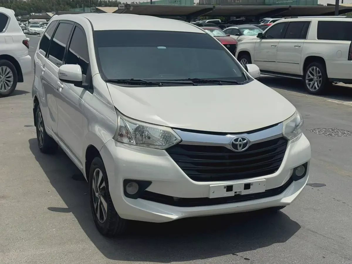 Toyota Avanza 2019 white color GCC calen car-1-1