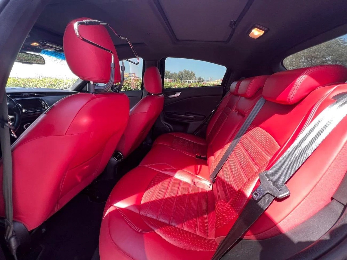 Alfa Romeo Giulietta Veloce-2-2