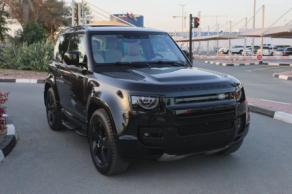 LAND ROVER DEFENDER 90 HSE ( P400 ) - GCC SPECS - ACCIDENT FREE - FULL SERVICE HISTORY --3-3