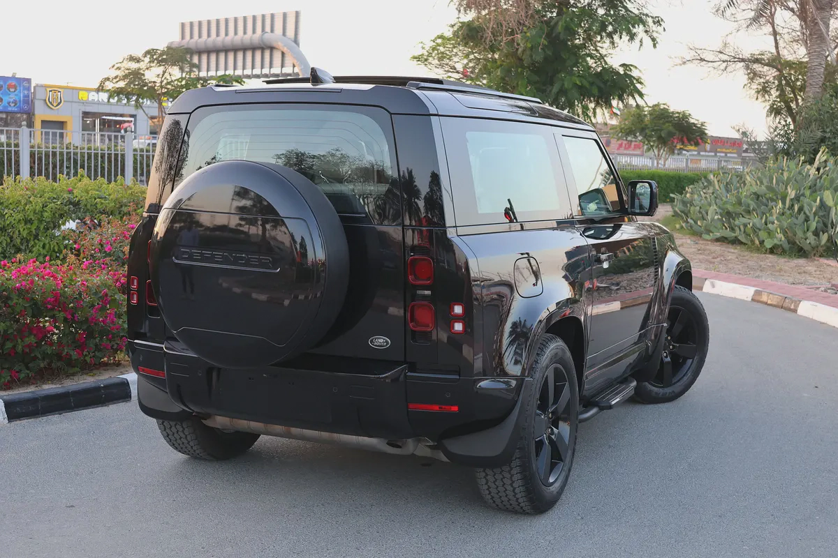 LAND ROVER DEFENDER 90 HSE ( P400 ) - GCC SPECS - ACCIDENT FREE - FULL SERVICE HISTORY --5-5