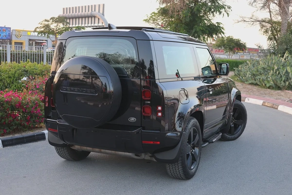 LAND ROVER DEFENDER 90 HSE ( P400 ) - GCC SPECS - ACCIDENT FREE - FULL SERVICE HISTORY -