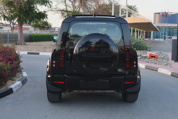 LAND ROVER DEFENDER 90 HSE ( P400 ) - GCC SPECS - ACCIDENT FREE - FULL SERVICE HISTORY -