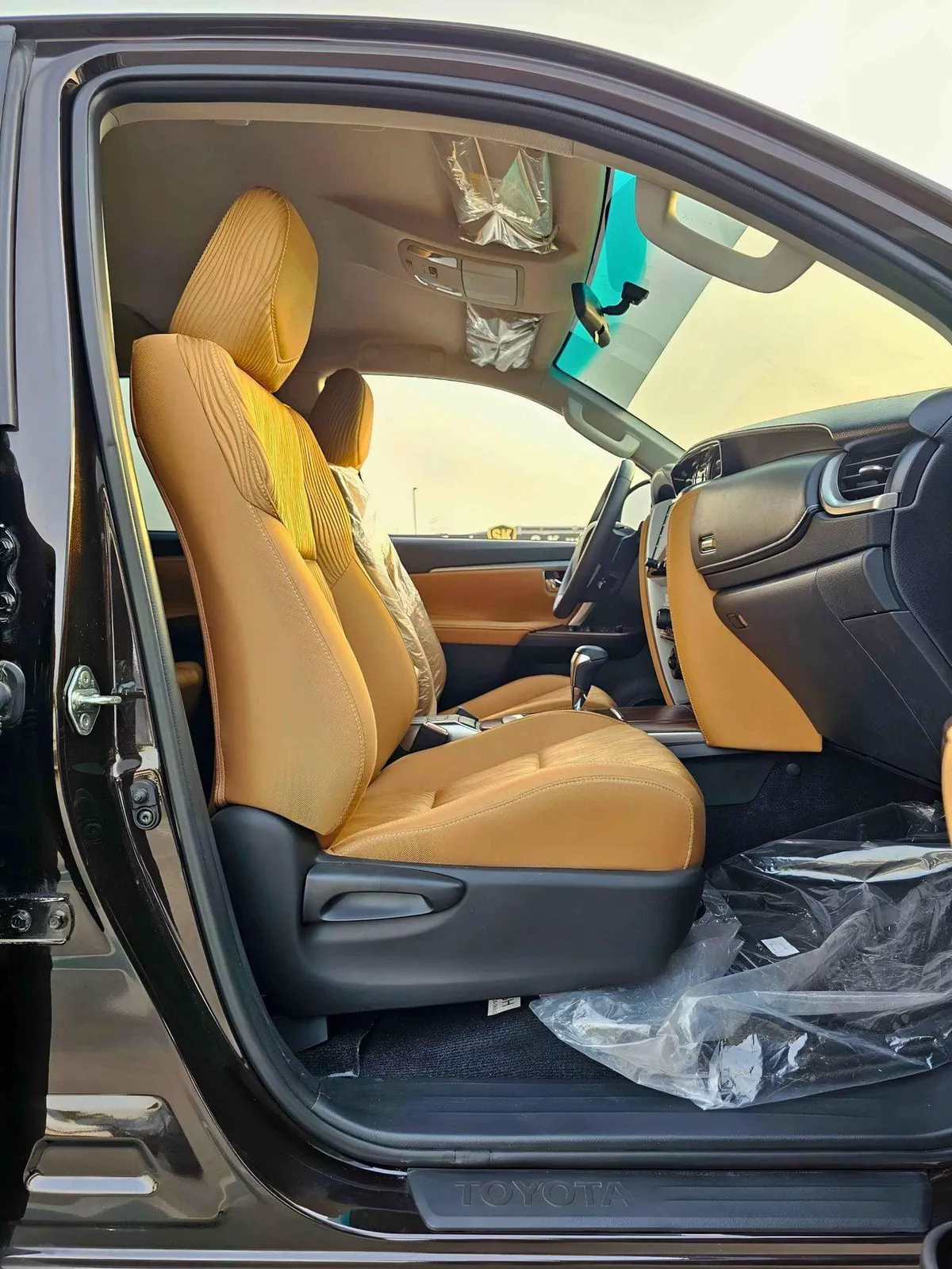 Toyota Fortuner EXR FULL OPTION | 2.7L V4 PETROL | PUSH START | DVD CAMERA | AUTO A/C (CODE # FPF2)-8-0