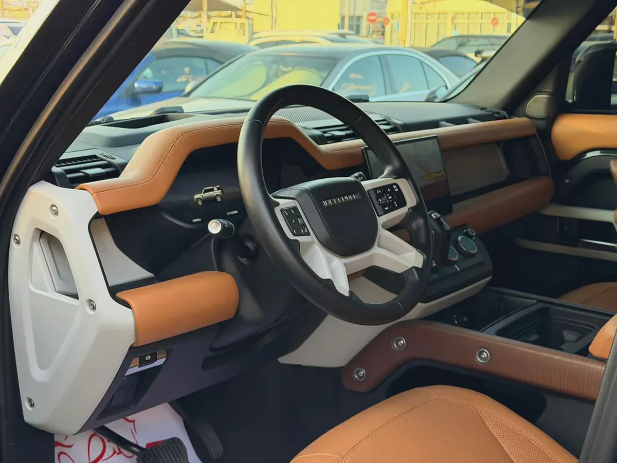 Land Rover Defender 110 HSE P400 | GCC Specs | under warranty-11-11