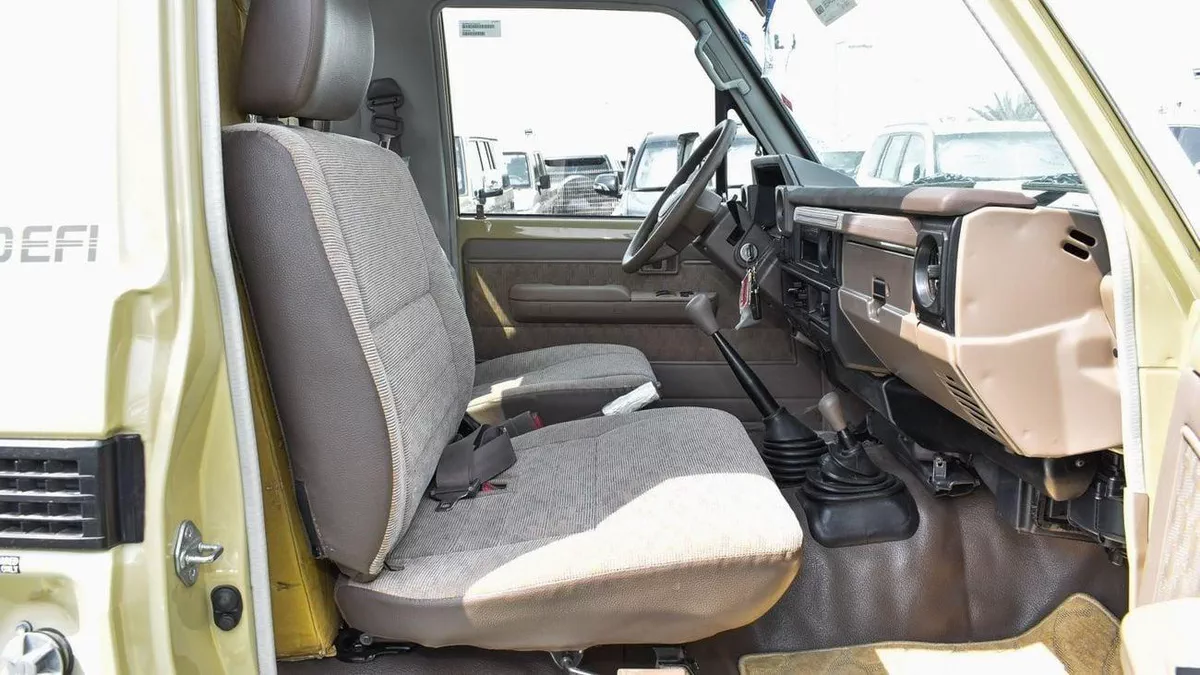 Toyota Land Cruiser Pick Up Classic  4.5L V8  Double Tank-6-0