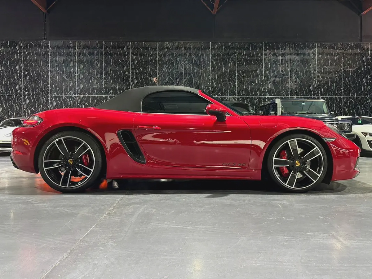 GCC | Full PPF by Porsche | Ceramic Coating | Ali E Sons Warranty 2030 | Ali E Sons Service 2028-10-10