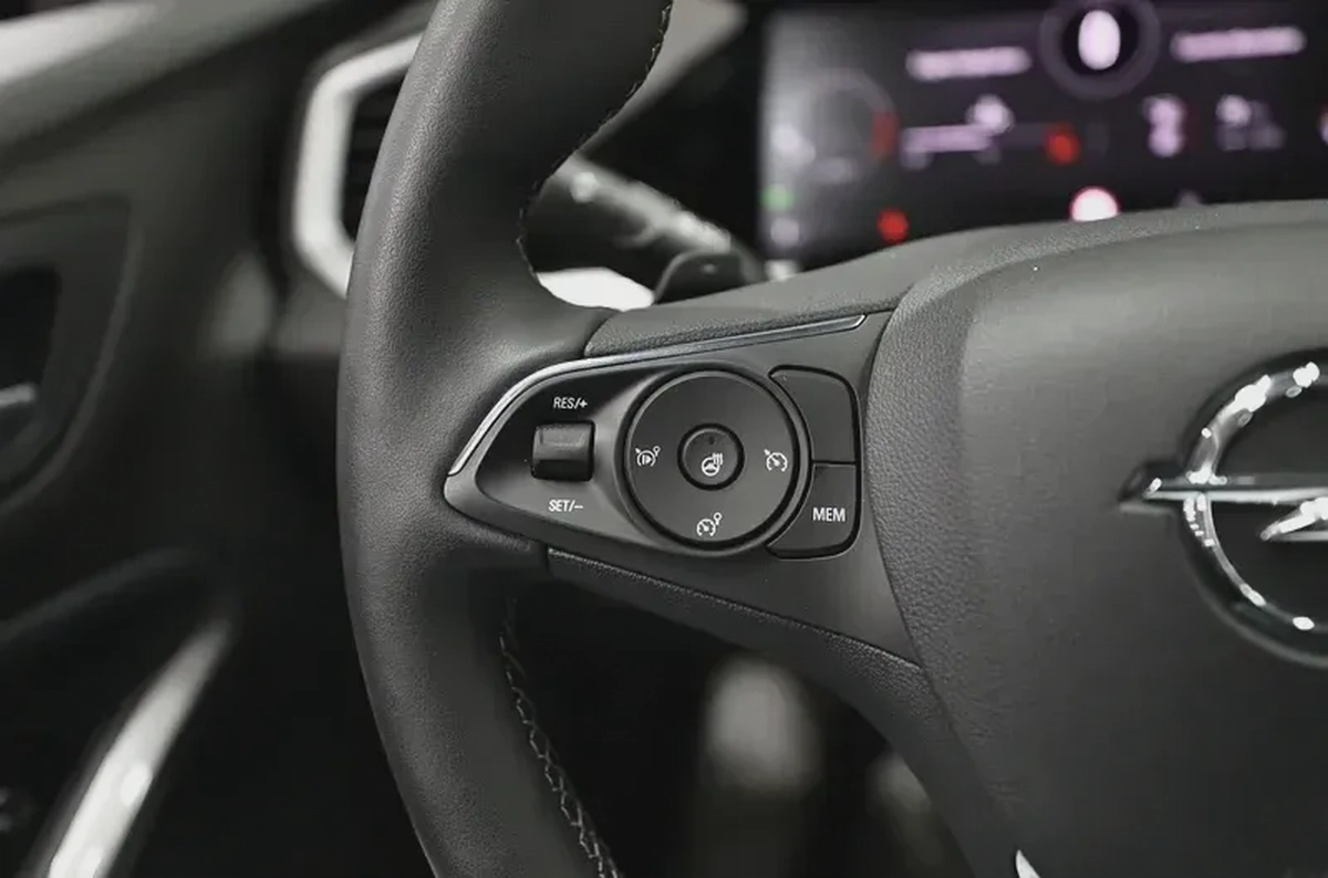 Opel Grandland X-3-3