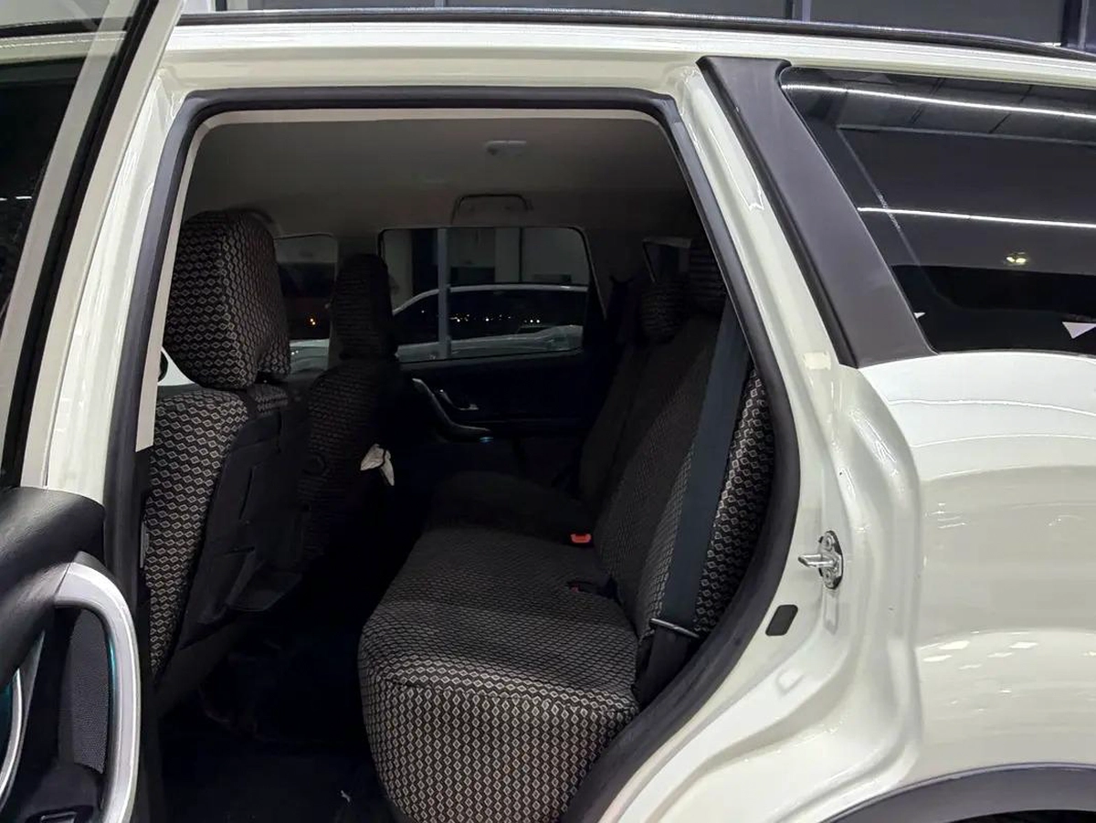 2022 Mahindra XUV 500 - GCC Specs - Excellent Condition-7-7