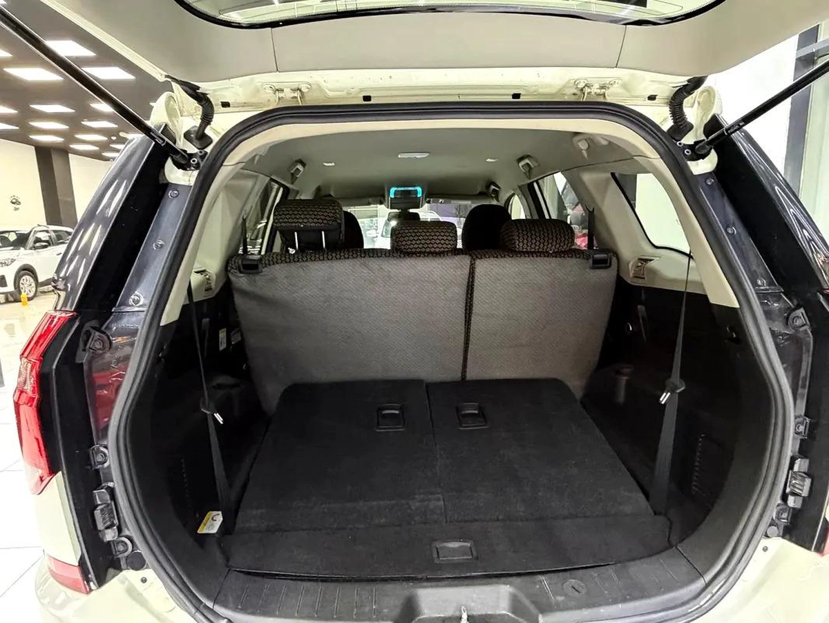 2022 Mahindra XUV 500 - GCC Specs - Excellent Condition-8-8