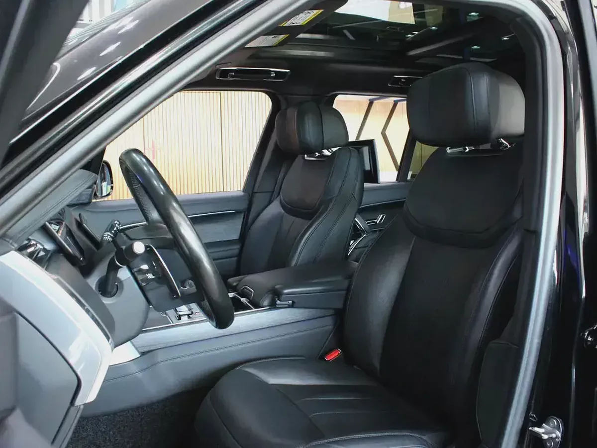 2024 - Range Rover Vogue Autobiography P550e - Hybrid for 444,000.00 AED-9-9