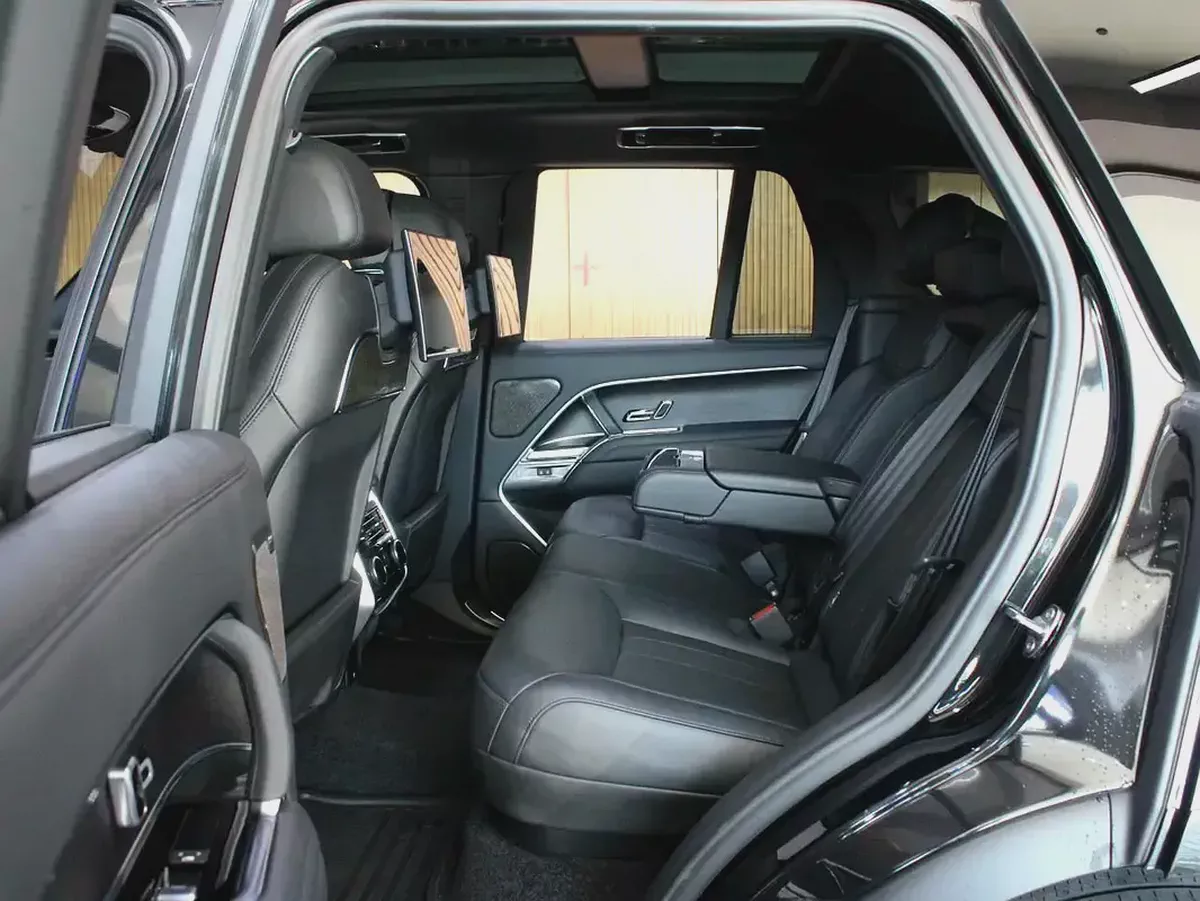 2024 - Range Rover Vogue Autobiography P550e - Hybrid for 444,000.00 AED-12-12