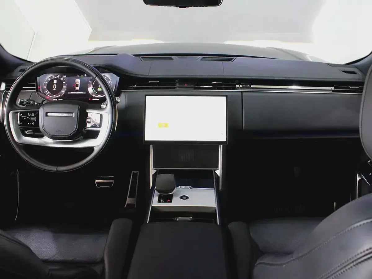 2024 - Range Rover Vogue Autobiography P550e - Hybrid for 444,000.00 AED-13-13