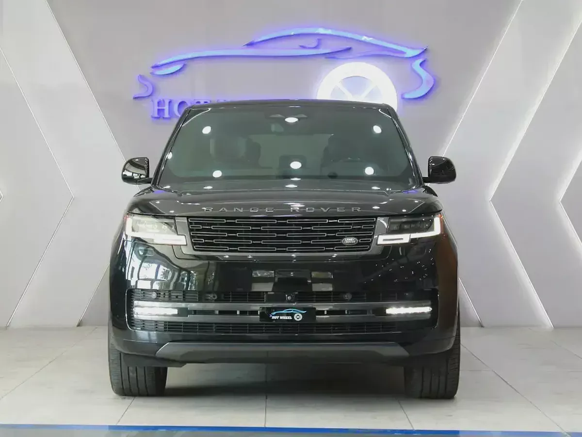 2024 - Range Rover Vogue Autobiography P550e - Hybrid for 444,000.00 AED-2-2
