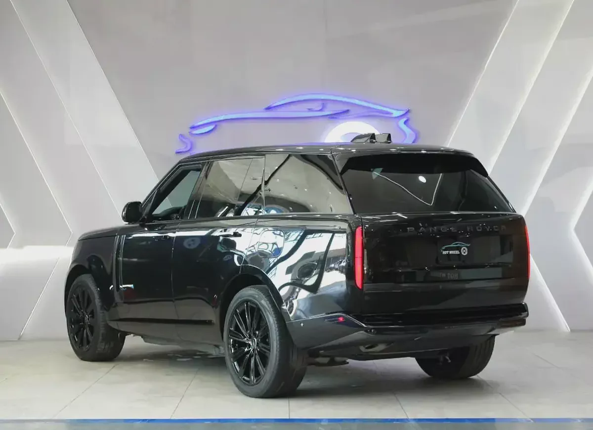 2024 - Range Rover Vogue Autobiography P550e - Hybrid for 444,000.00 AED-4-4